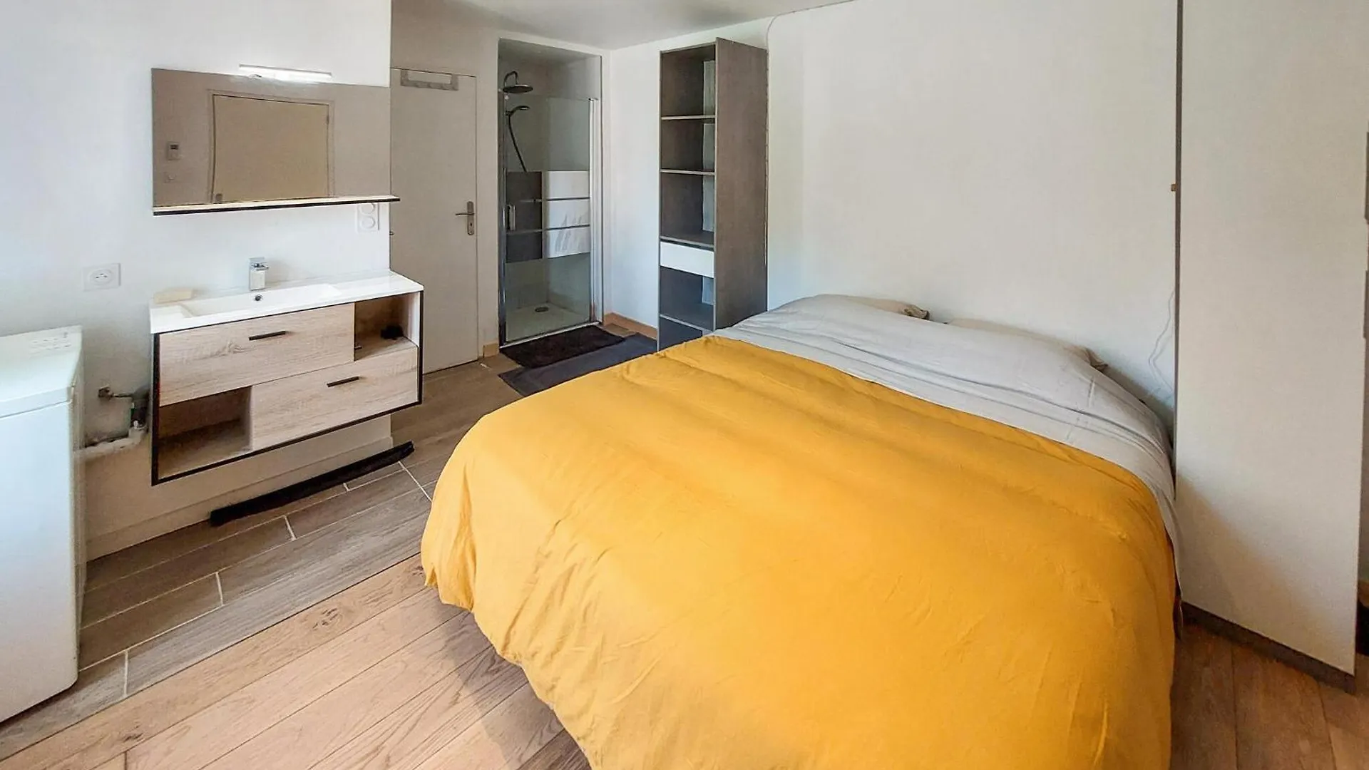 1 Bedroom Lovely Apartment In Saint-Évarzec